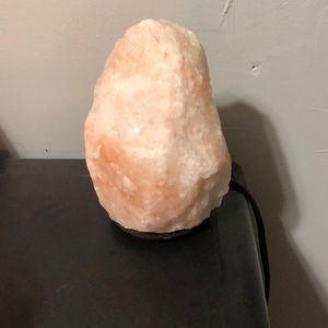 himalayan rock salt lamp